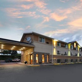 Super 8 by Wyndham Minot Airport Thumbnail