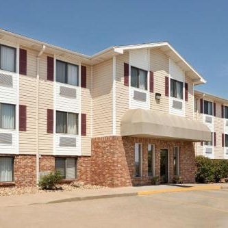 Travelodge by Wyndham Jefferson City Thumbnail