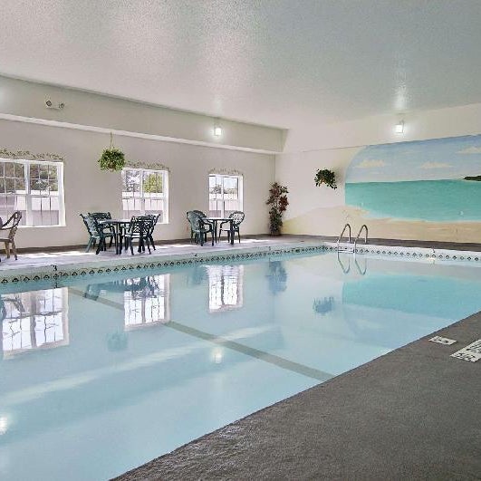 Hotel Iron Mountain Inn & Suites Thumbnail