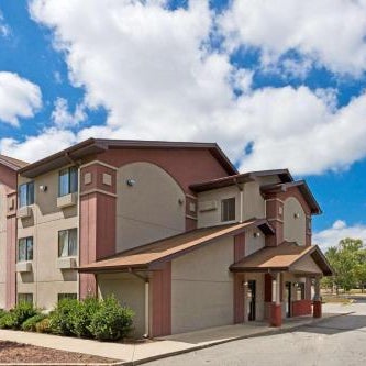 Super 8 by Wyndham Lexington Park/California Area Thumbnail
