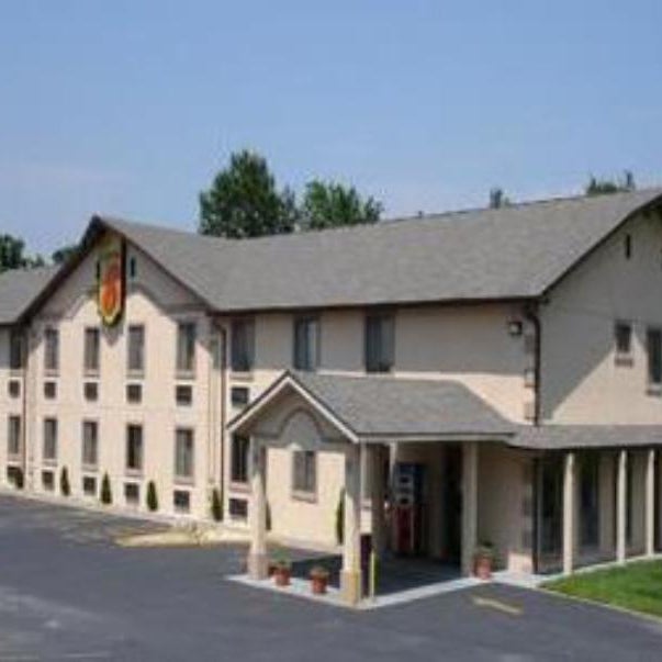 Super 8 by Wyndham Warrensburg Thumbnail