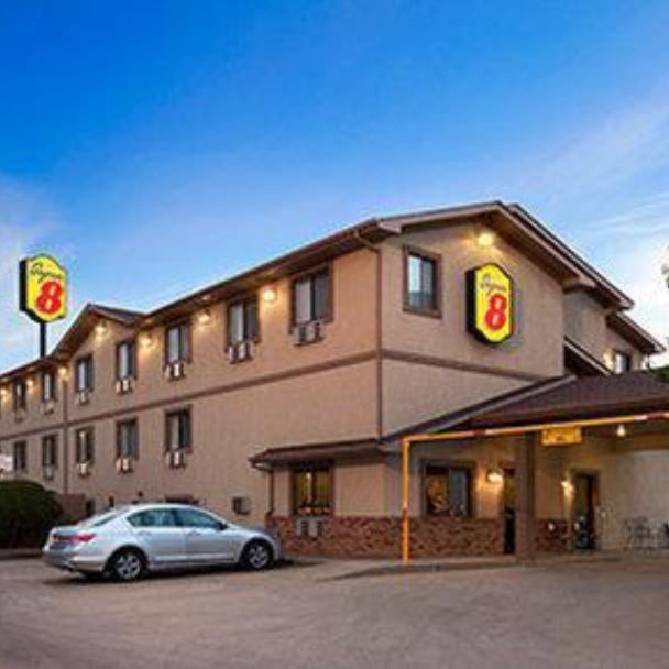 Super 8 by Wyndham Macon Thumbnail