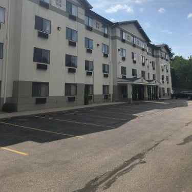 Super 8 by Wyndham Manchester Airport Thumbnail