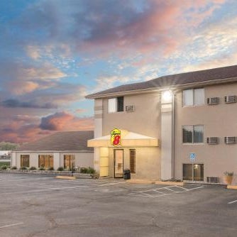 Super 8 by Wyndham Watertown Thumbnail