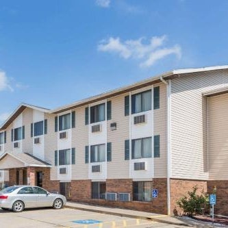 Super 8 by Wyndham Manhattan KS Thumbnail