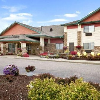 Super 8 by Wyndham Eveleth Thumbnail