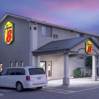 Super 8 by Wyndham Willmar Thumbnail