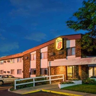 Super 8 by Wyndham Brooklyn Center/MPLS Thumbnail