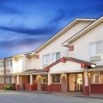 Super 8 by Wyndham Kingston Thumbnail