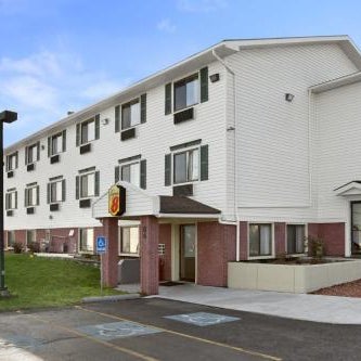 Super 8 by Wyndham Massena NY Thumbnail
