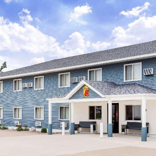 Super 8 by Wyndham Platteville Thumbnail