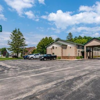 Quality Inn & Suites Marinette Thumbnail