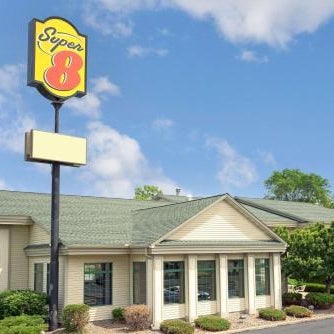 Super 8 by Wyndham Hudson Thumbnail
