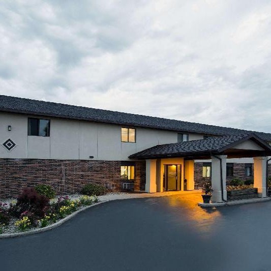 Baymont by Wyndham Oshkosh Airport Thumbnail
