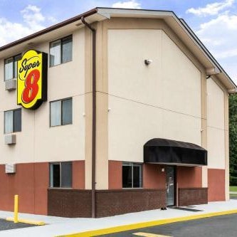 Super 8 by Wyndham Chester/Richmond Area Thumbnail