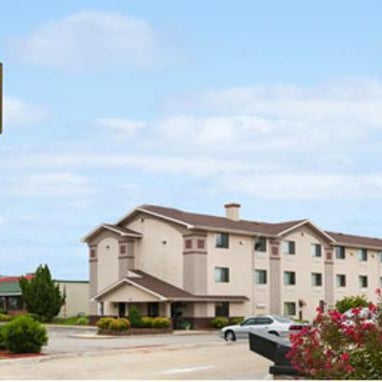 Super 8 by Wyndham Danville VA Thumbnail