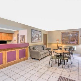 Super 8 by Wyndham Christiansburg/Blacksburg Area Thumbnail