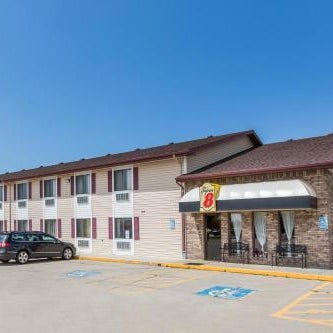 Super 8 by Wyndham Wayne Thumbnail
