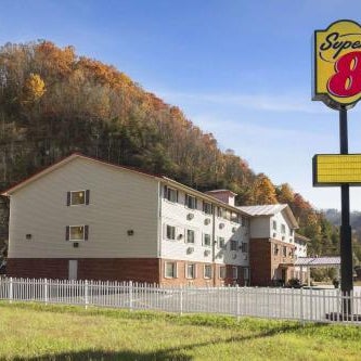 Super 8 by Wyndham Prestonsburg Thumbnail