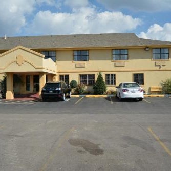 Super 8 by Wyndham Sulphur Thumbnail
