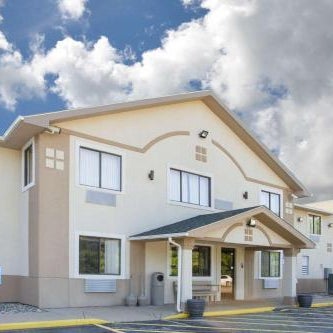 Super 8 by Wyndham Howe Thumbnail