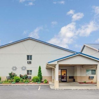 Super 8 by Wyndham Indianapolis Emerson Thumbnail