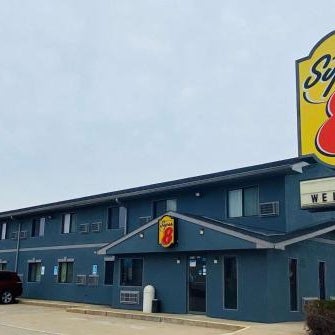 Super 8 by Wyndham Michigan City Thumbnail