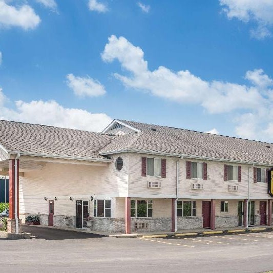 Super 8 by Wyndham Wapakoneta Thumbnail