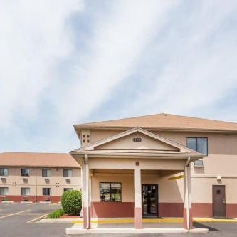 Super 8 by Wyndham Rock Falls Sterling Area Thumbnail