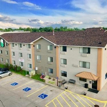 The Quincy Inn & Suites Thumbnail