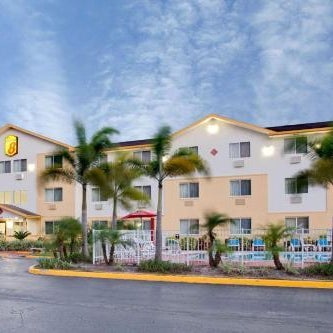 Super 8 by Wyndham Clearwater/St. Petersburg Airport Thumbnail