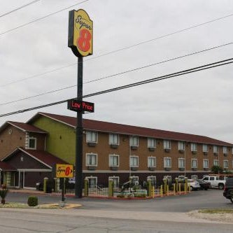 Super 8 by Wyndham San Antonio/I-35 North Thumbnail