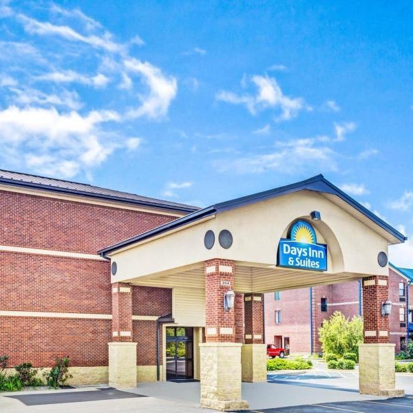 Days Inn & Suites by Wyndham Jeffersonville IN Thumbnail