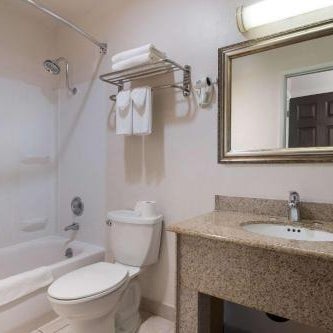 Rodeway Inn & Suites Hwy 217 & 26 W Thumbnail