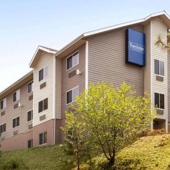 Travelodge by Wyndham Dunsmuir Thumbnail