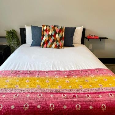 Queen Room With Access To Chef's Kitchen And Pool Thumbnail