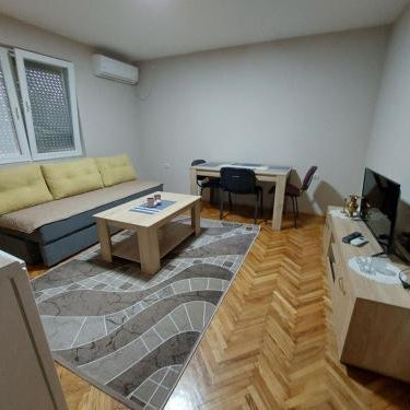 Guest House - Axios Thumbnail