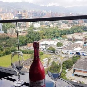 HABITACION PRIVADA EN HERMOSO APARTAMENTO EN EL POBLADO-CIUDAD DEL RIO Thumbnail