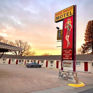 Annie Oakley Motel Oakley Thumbnail