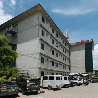 RedDoorz @ Insular Square Mandaue City