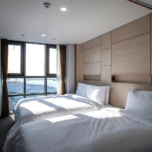 GRIFFIN BAY HOTEL Thumbnail