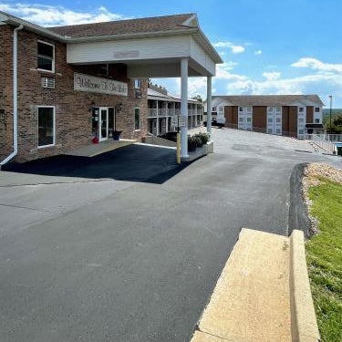 Schmidt's Creek Hotel Thumbnail
