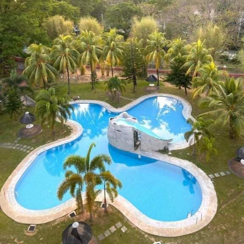 Emerald Manor Hotel