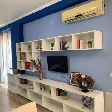Modern cozy apt w/in 10 min walk from main square Thumbnail