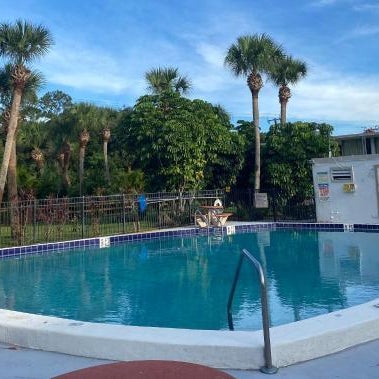 HomeTowne Studios by Red Roof Vero Beach - I-95 Thumbnail