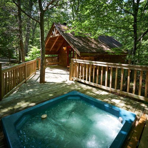 Gatlinburg Area Hottub Cabin - Ladyslipper Thumbnail