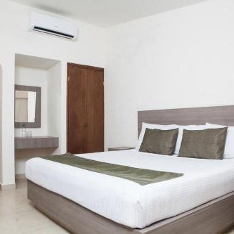 Hotel La Riviera Thumbnail