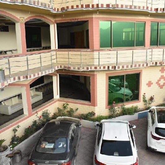 Canari Hotel Kashmir View