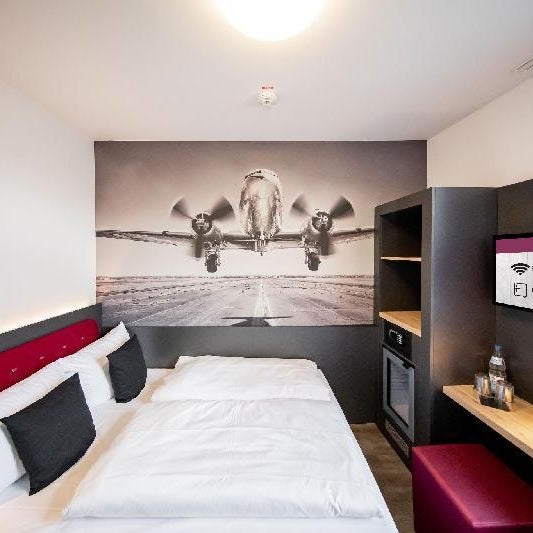 SMARTY Airport Cologne Hotel - KONTAKTLOSER SELF CHECK-IN Thumbnail