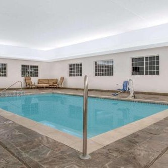 Super 8 by Wyndham Cedar Falls IA - University Thumbnail